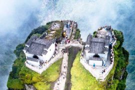 The world’s most dangerous Chinese Mount Fanjing temple!